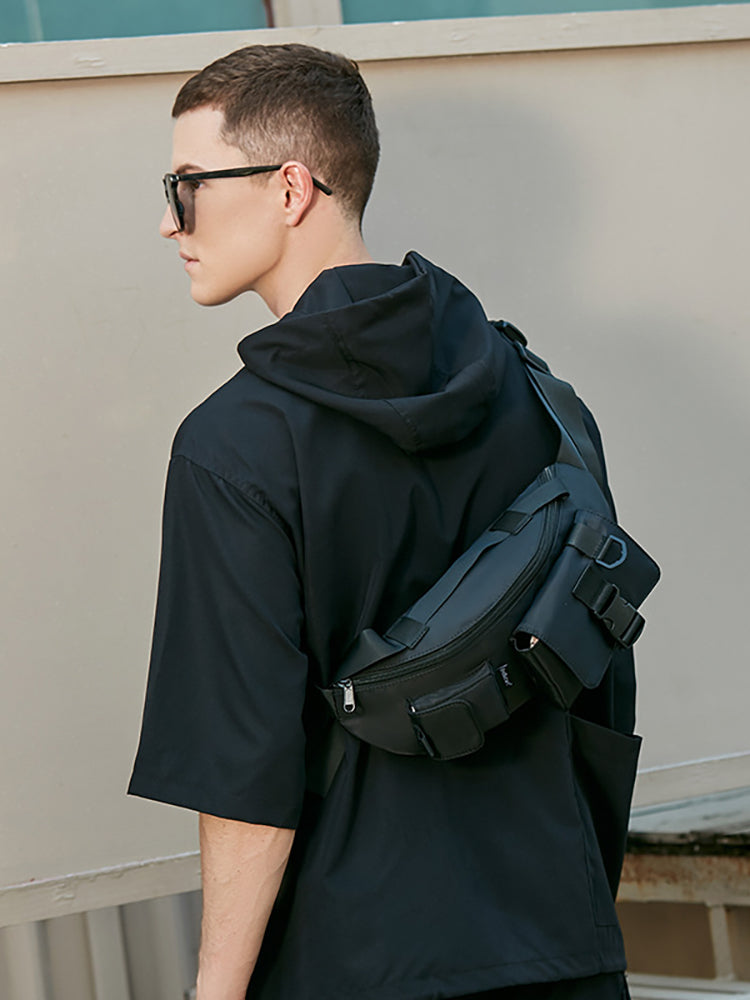 Casual Chest Bag In Black
