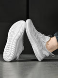 New Flyweaving Mesh Lightweight Sporty Casual Soft Sole Racing Men'S Casual Shoes